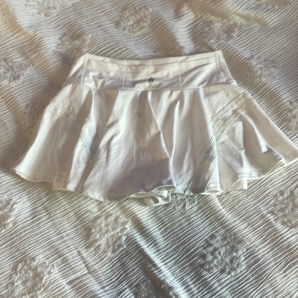 Free people movement white skirt with blue tint on back.Size large - Picture 2 of 4
